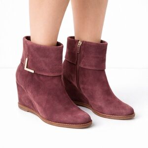 Size 8.5 Johnston & Murphy Women’s Brynn Burgundy Suede Wedge Ankle Boots